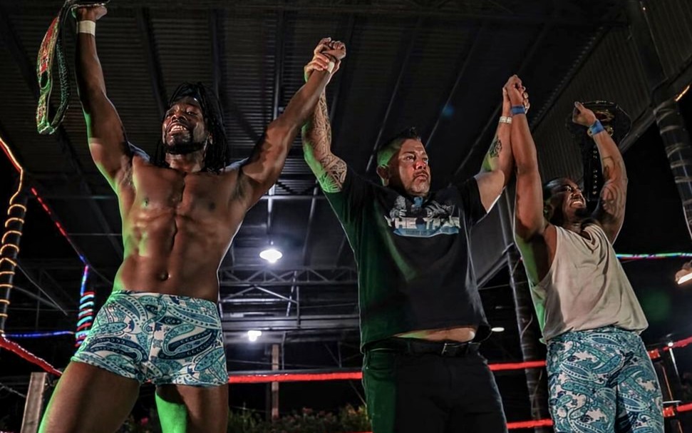 IZW New Tag Team Champions CS
